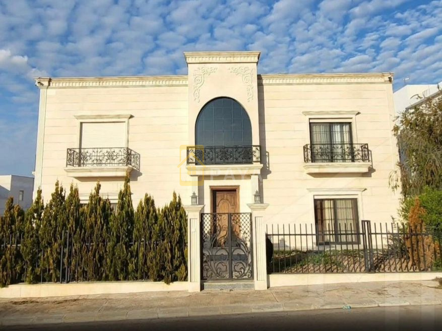 5 Bedrooms in